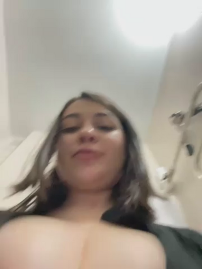 EllyBigTits