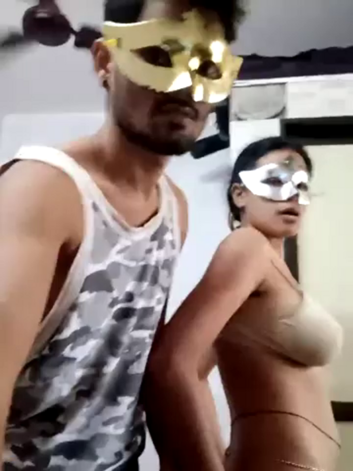 Strip_couple_love