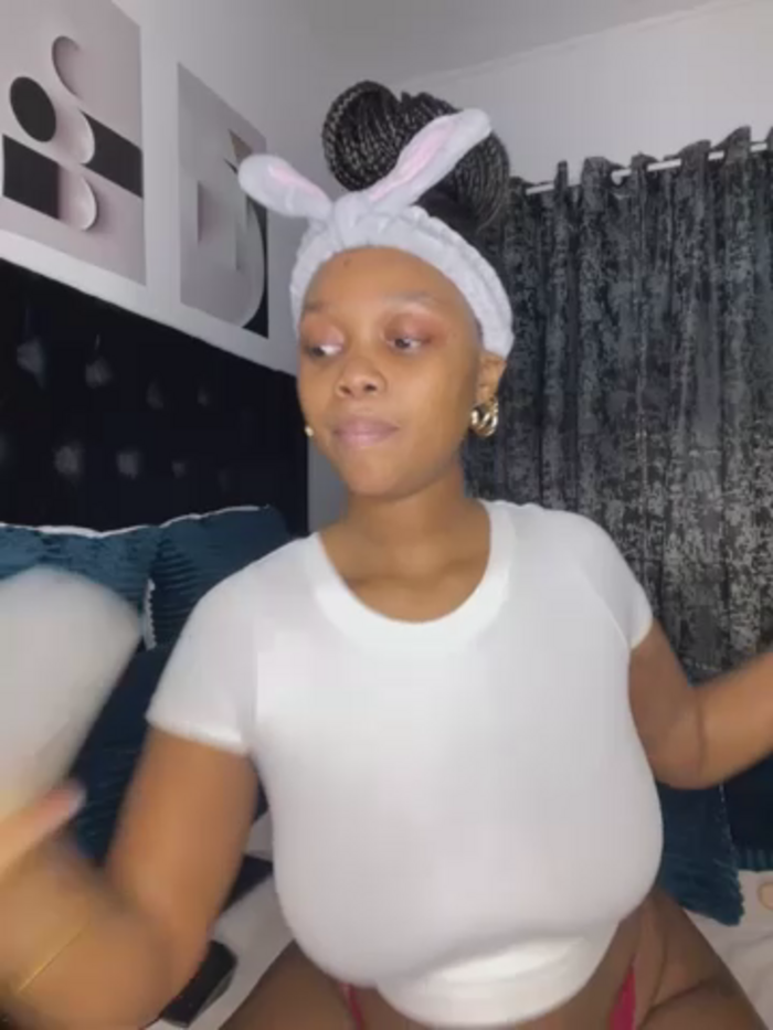 QueenTee23