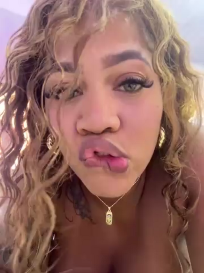 riri_brunnete