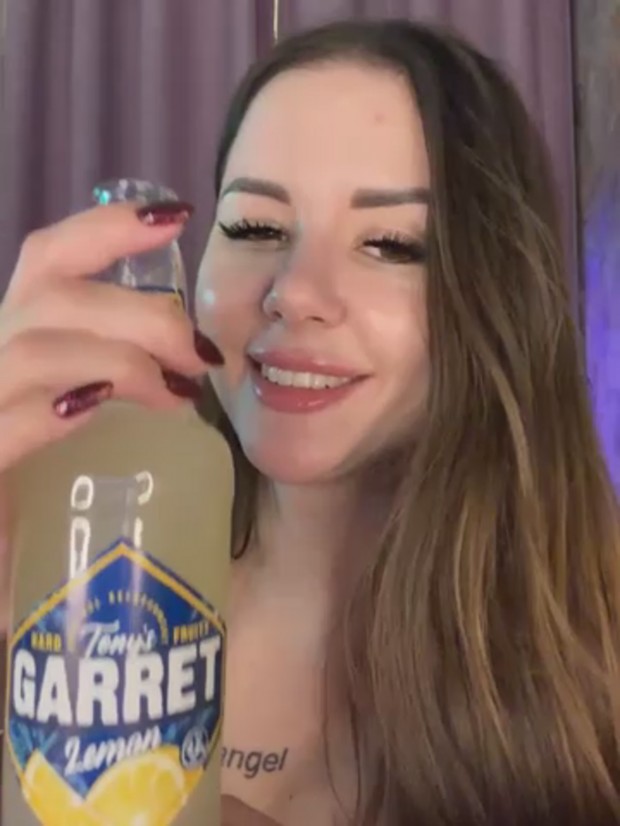 Alina_Vibe_Me