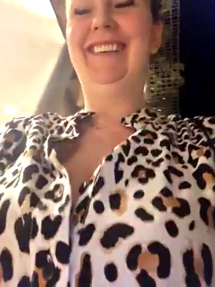YoungHotMom_