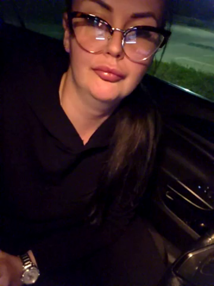 YoungHotMom_