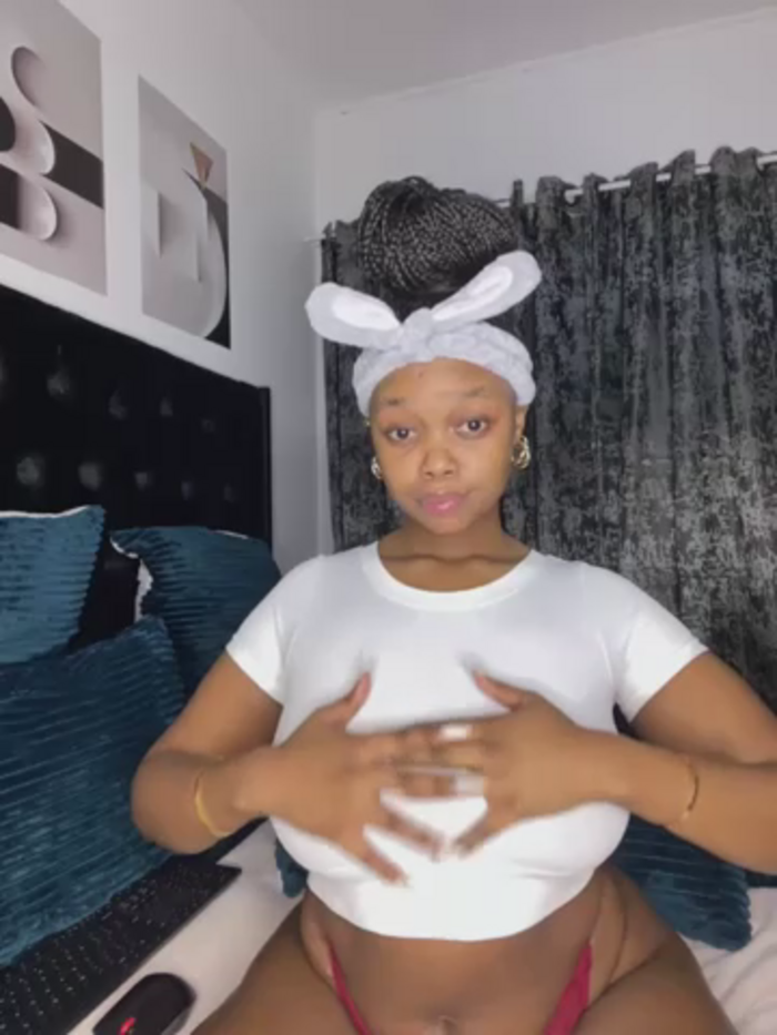 QueenTee23