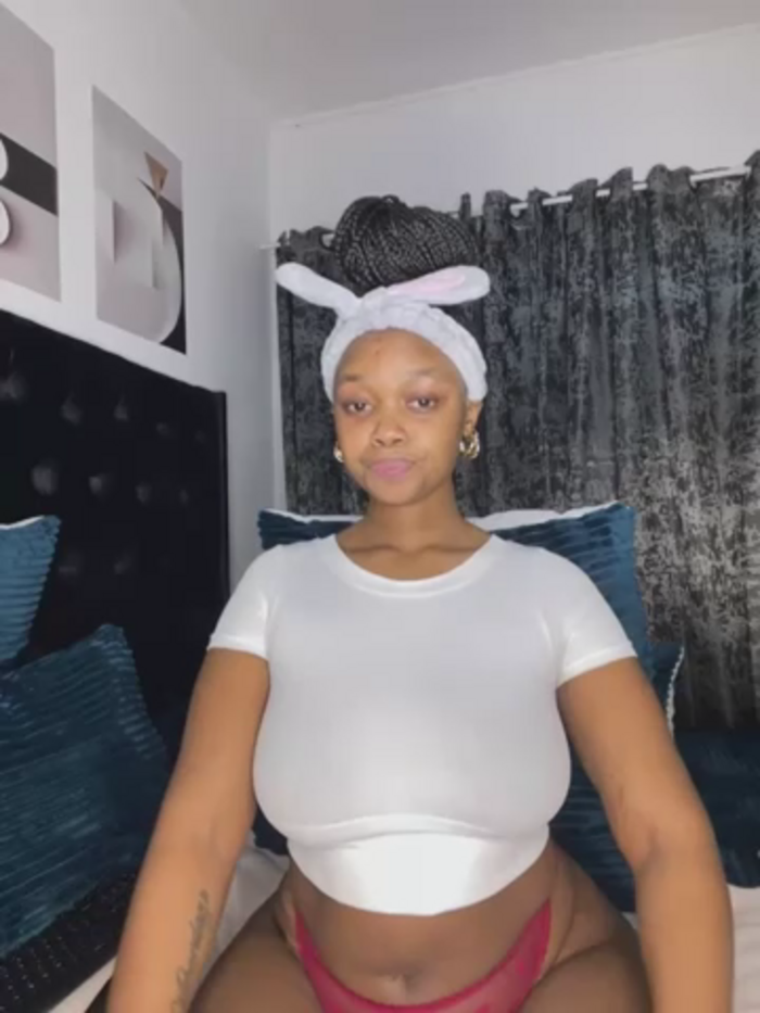 QueenTee23