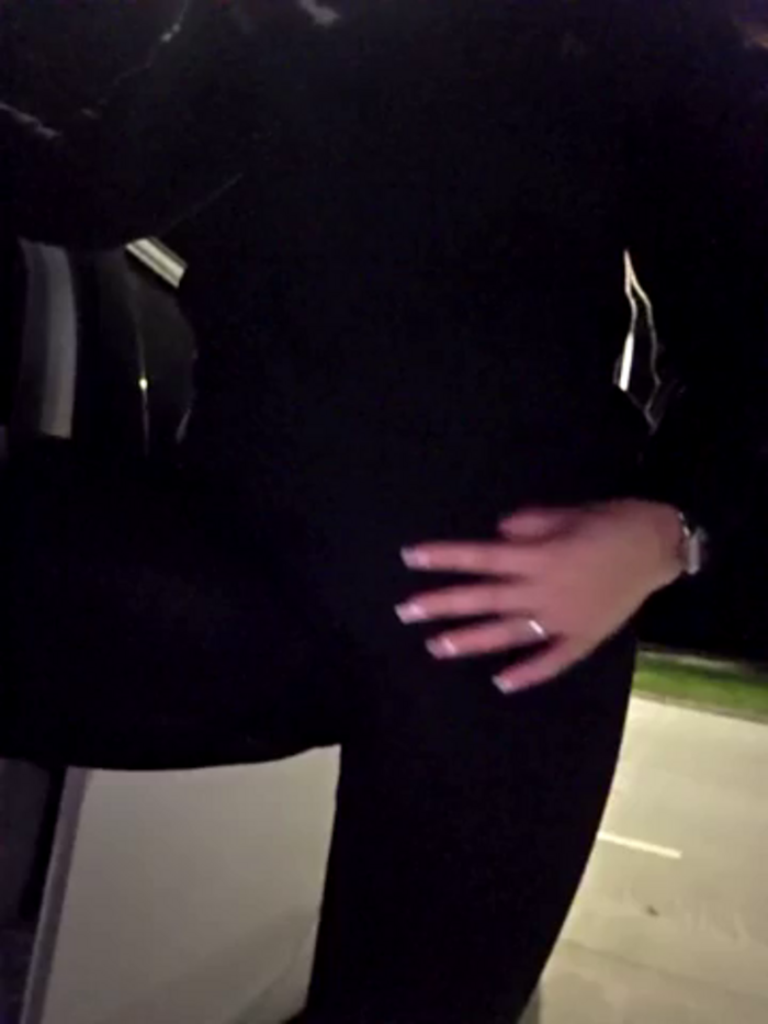 YoungHotMom_