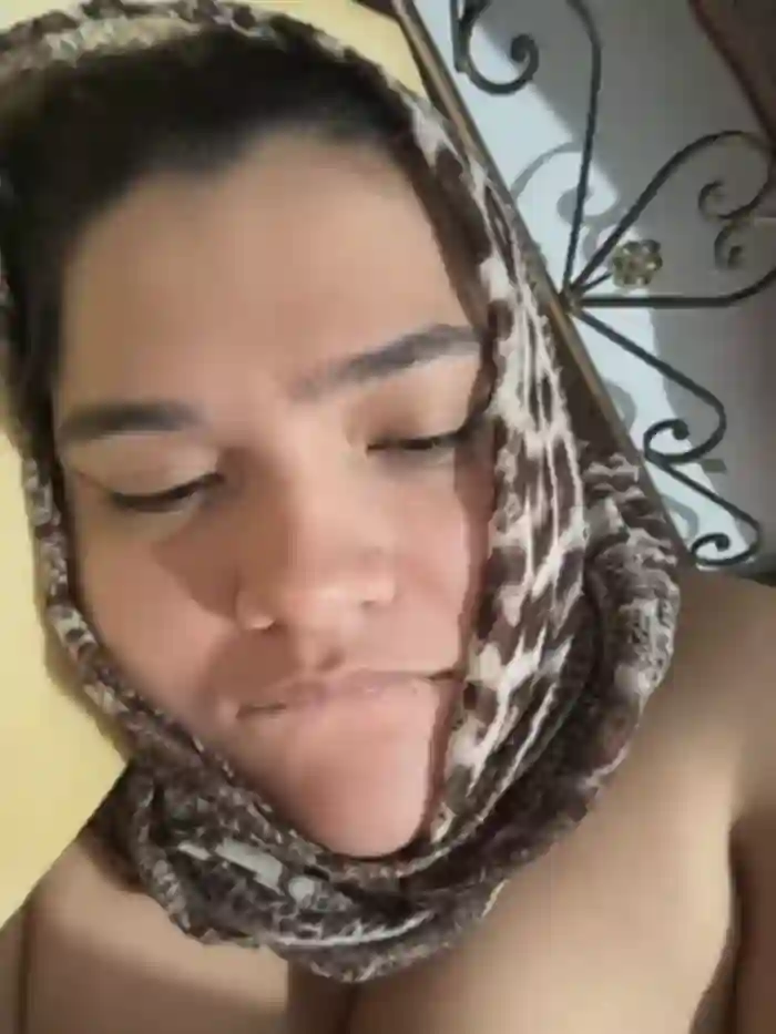 2025/05/03/stripchat-sweetmuslim01-00-01-20