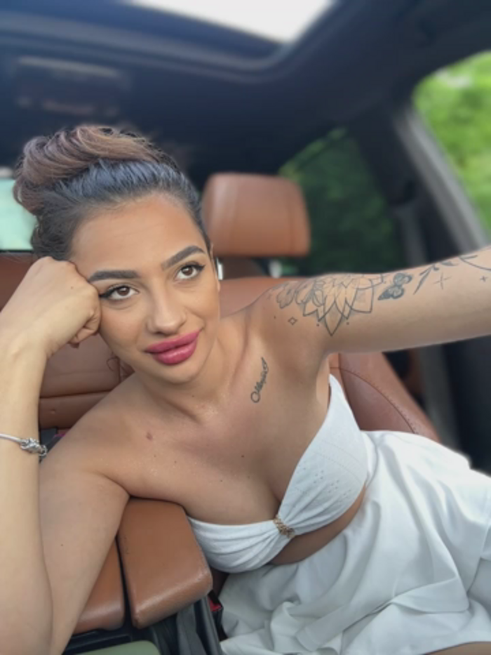 LaraVegas_