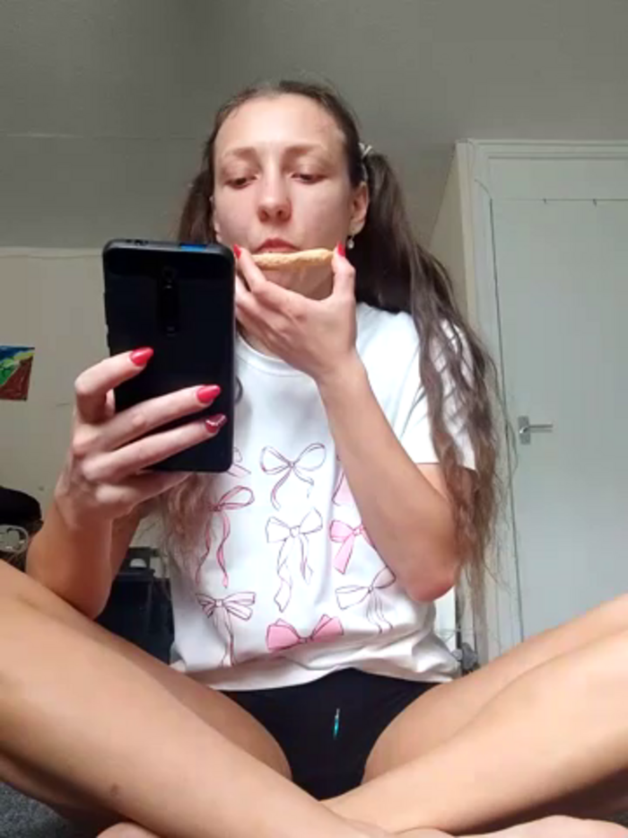 Milky_flexy_cat