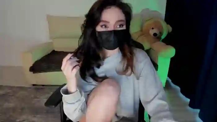 2025/05/05/stripchat-deferentuproar-01-10-52