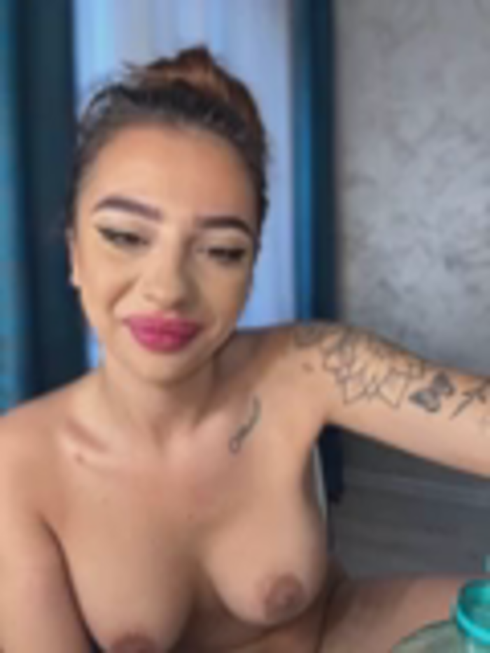 LaraVegas_