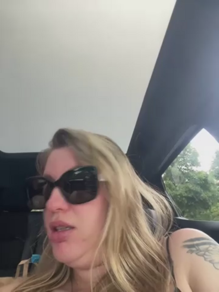 Megan_off