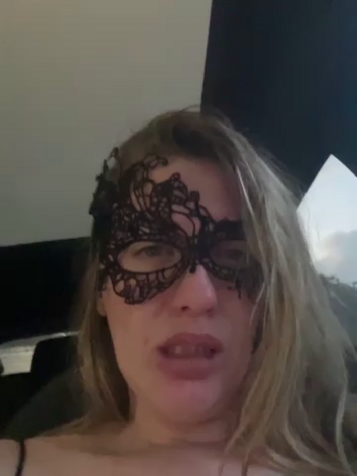 Megan_off