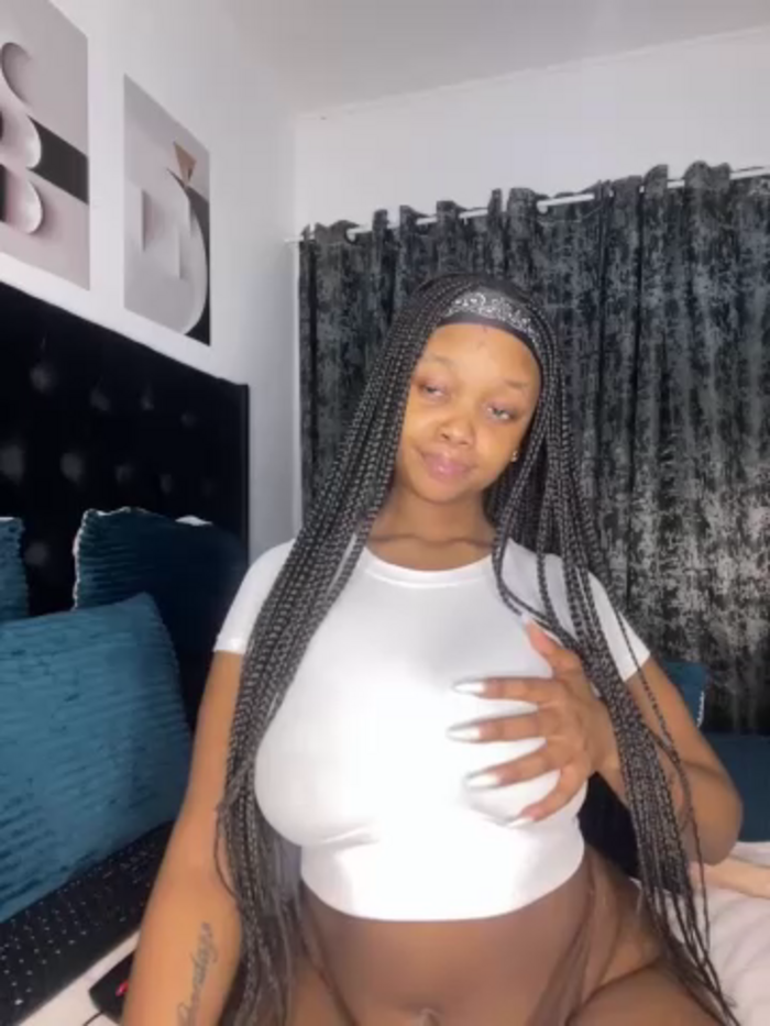 QueenTee23