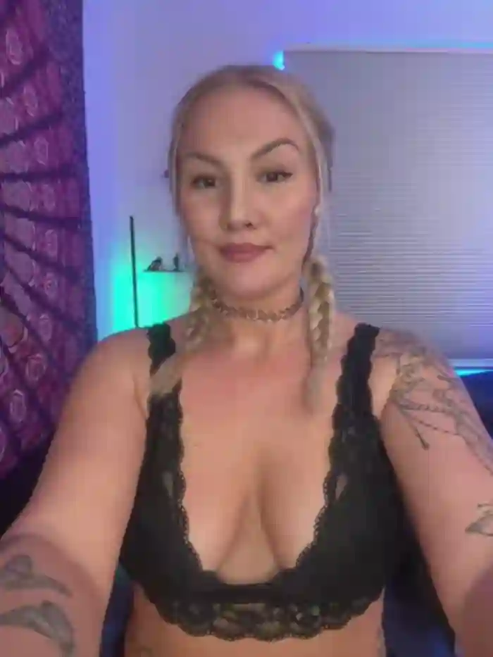 2025/05/08/stripchat-nastymilf_-09-59-47