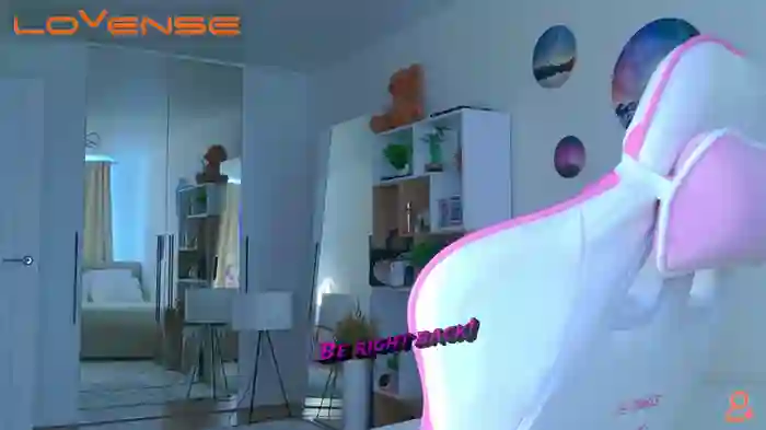 2025/05/08/stripchat-mermaid_melody-08-34-39
