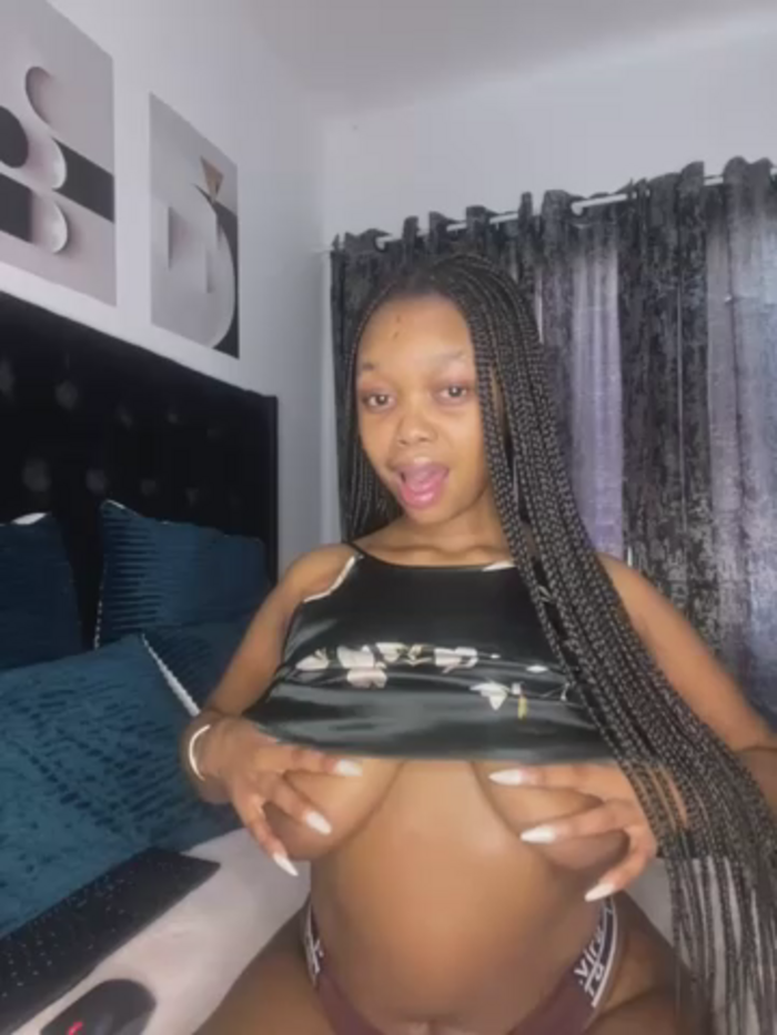 QueenTee23