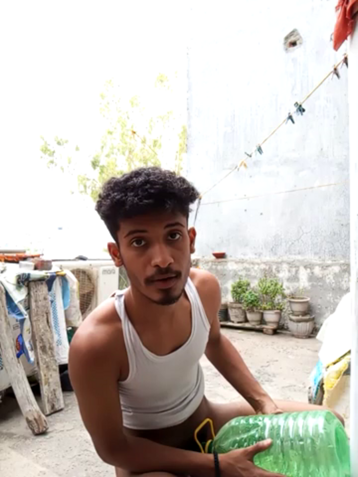 curlyhairboy_