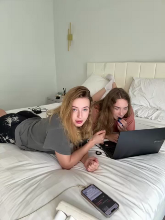 Nura_n_Sarah