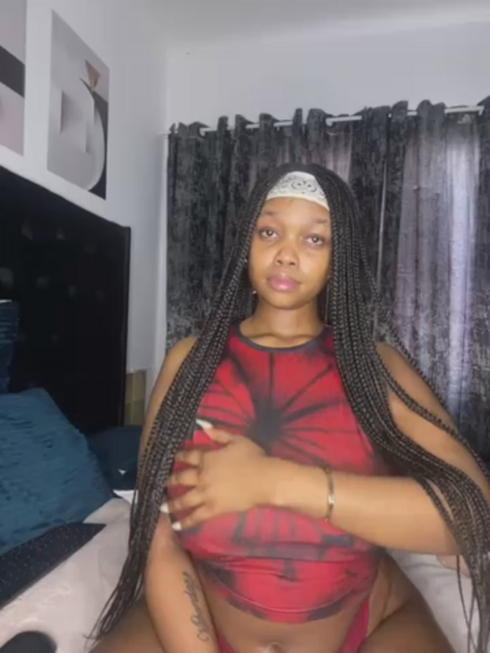 QueenTee23