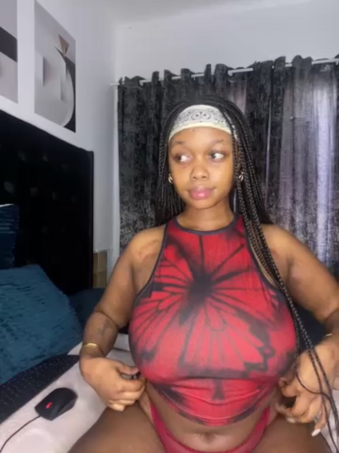 QueenTee23