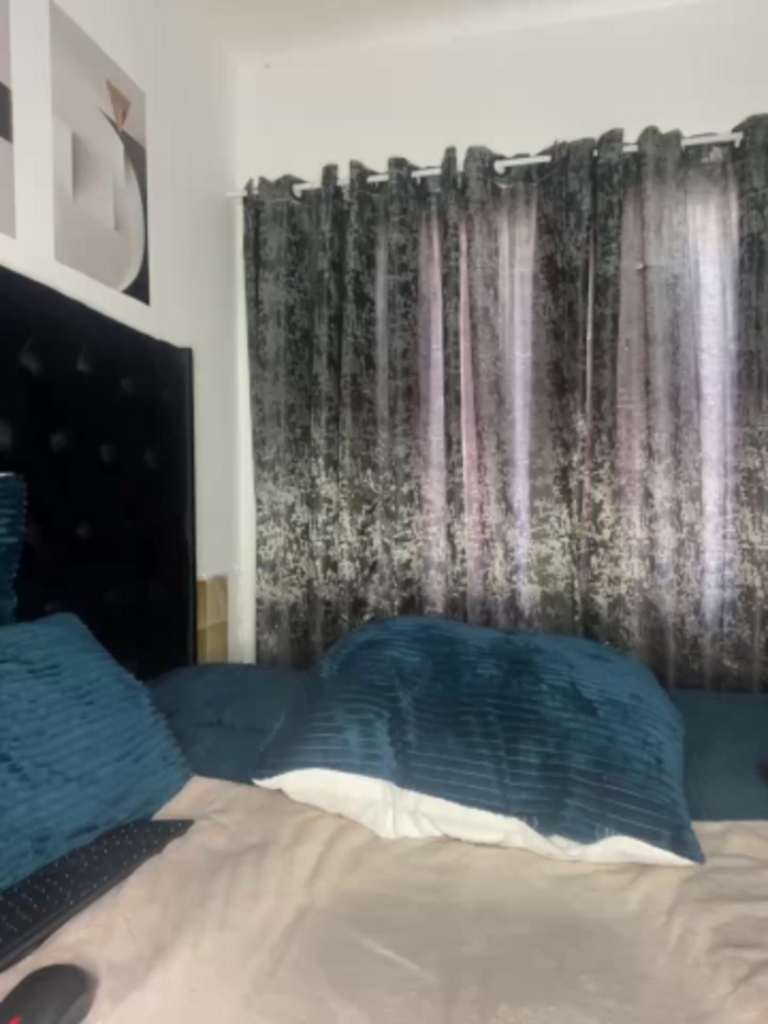 QueenTee23