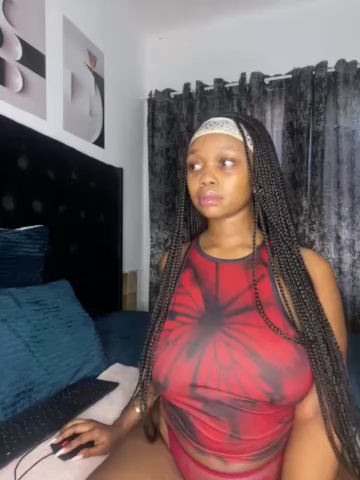 QueenTee23