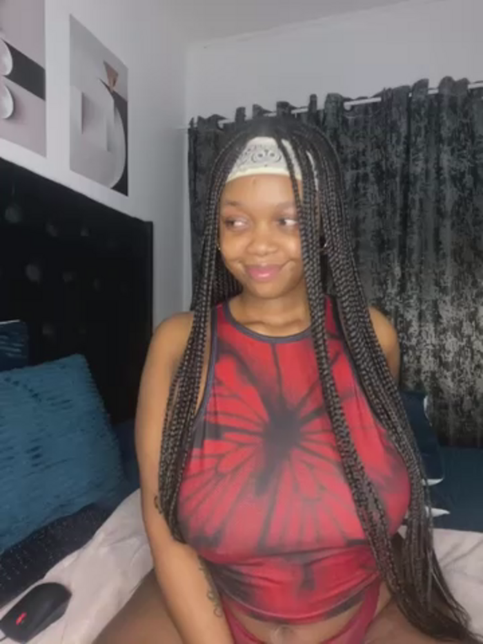 QueenTee23