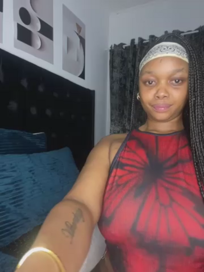 QueenTee23