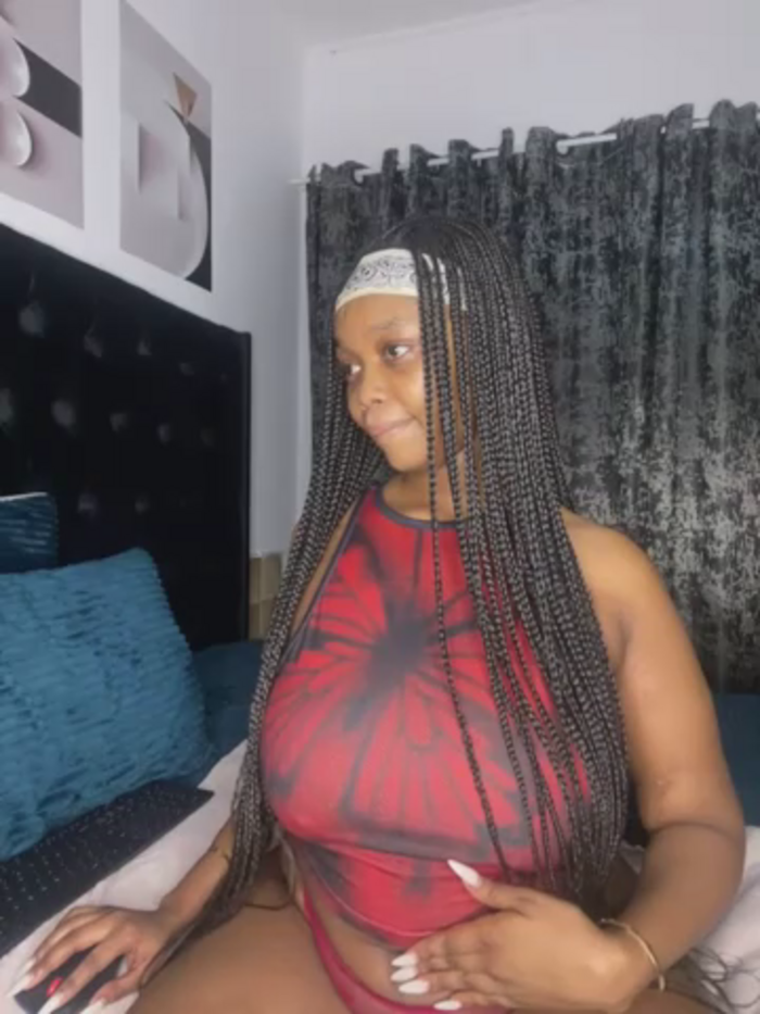 QueenTee23