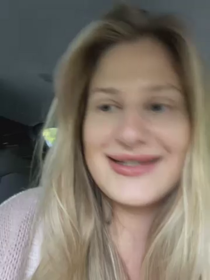 Busty-Ellie