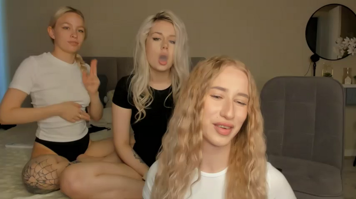 blondegirlss