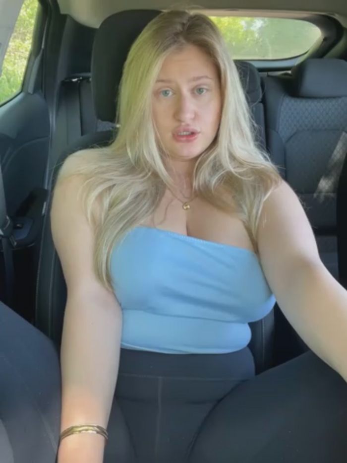 Busty-Ellie
