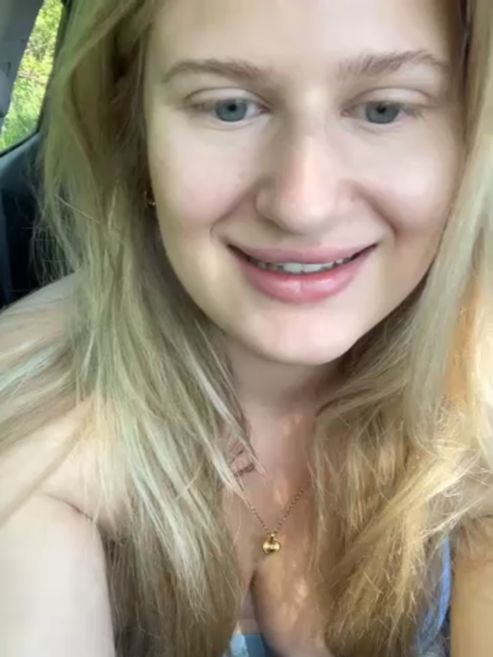 Busty-Ellie