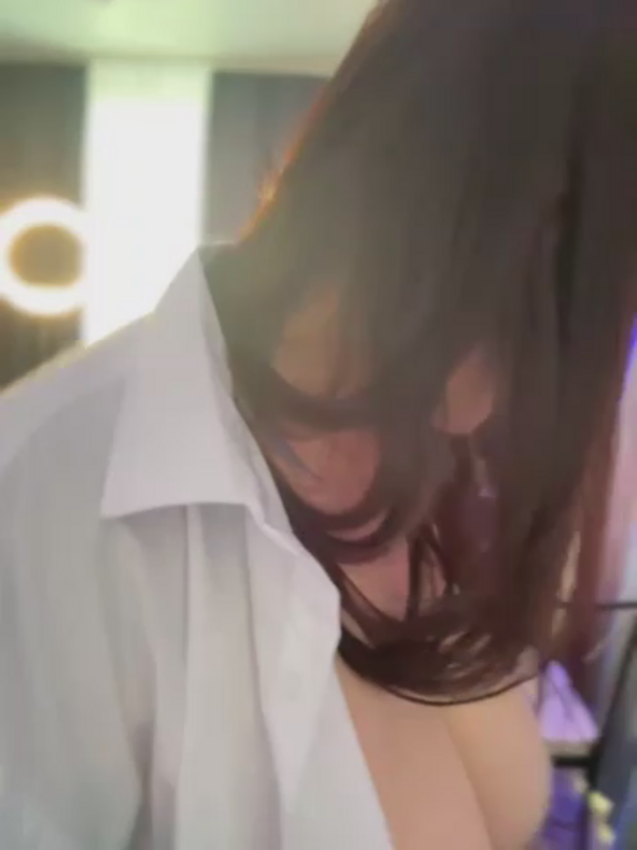 HugeBoobs-
