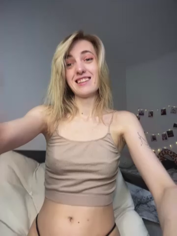Mia_Komioa