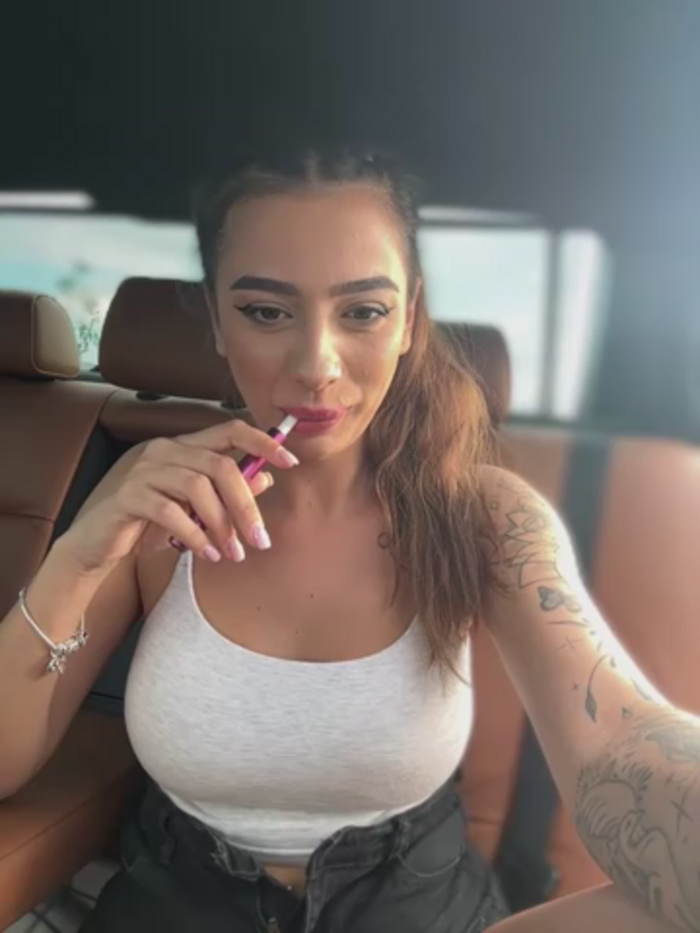 LaraVegas_