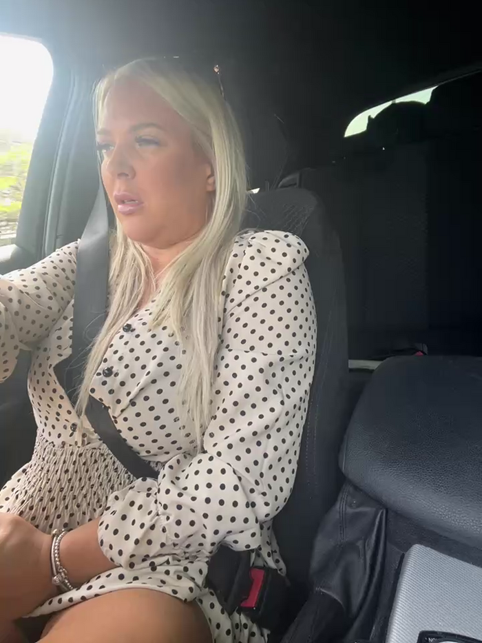 Bustyblondebabe32