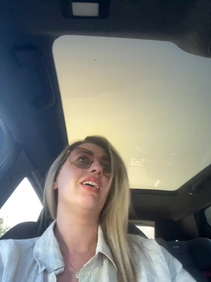 Megan_off