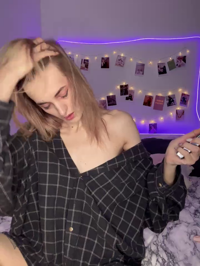 Mia_Komioa
