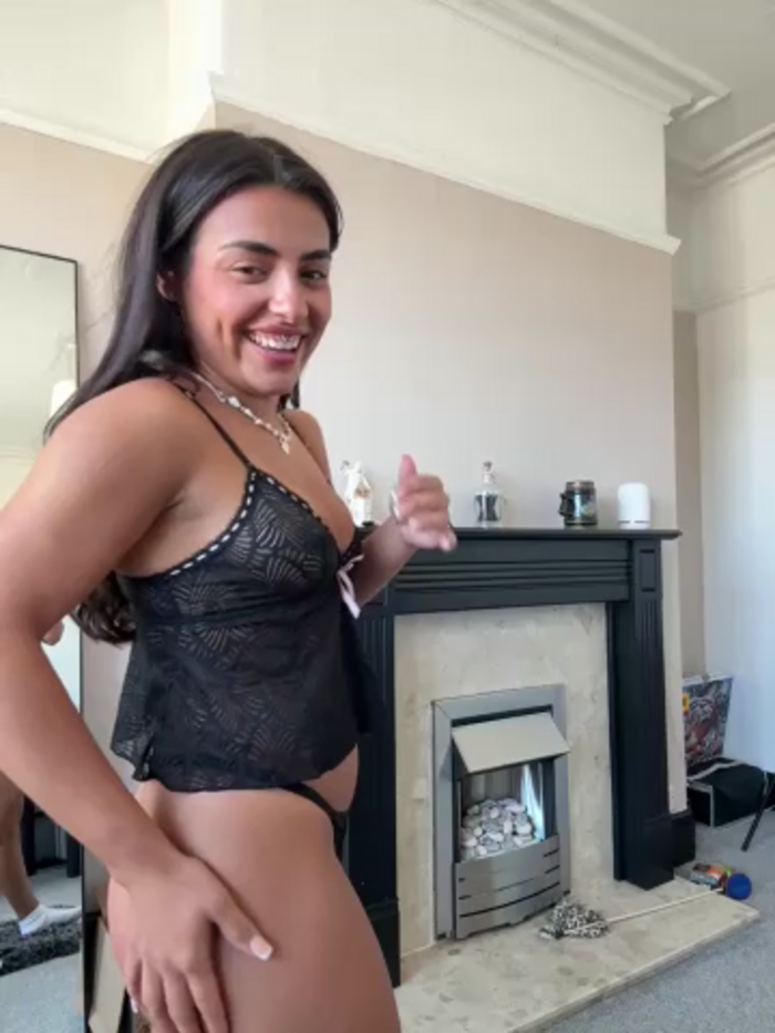 cute_carly_