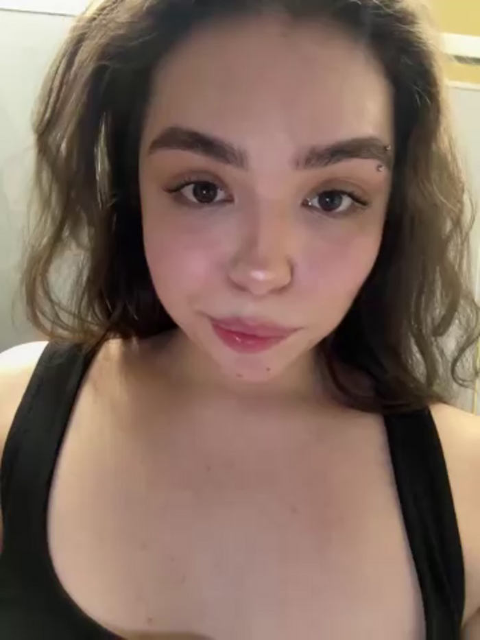pantyless
