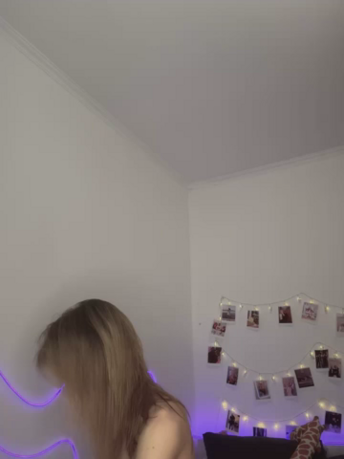Mia_Komioa