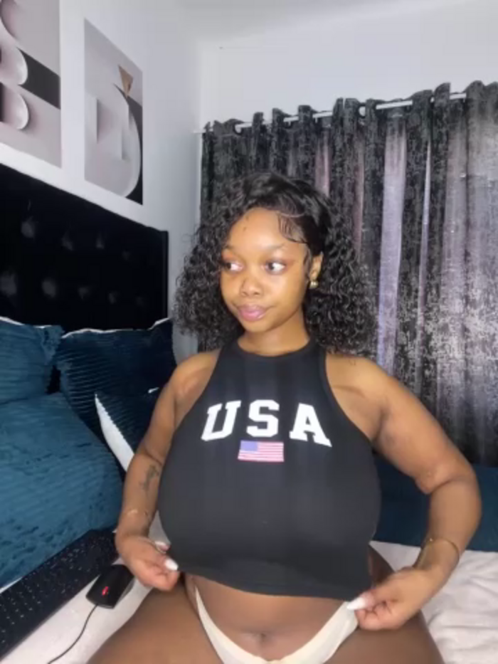 QueenTee23