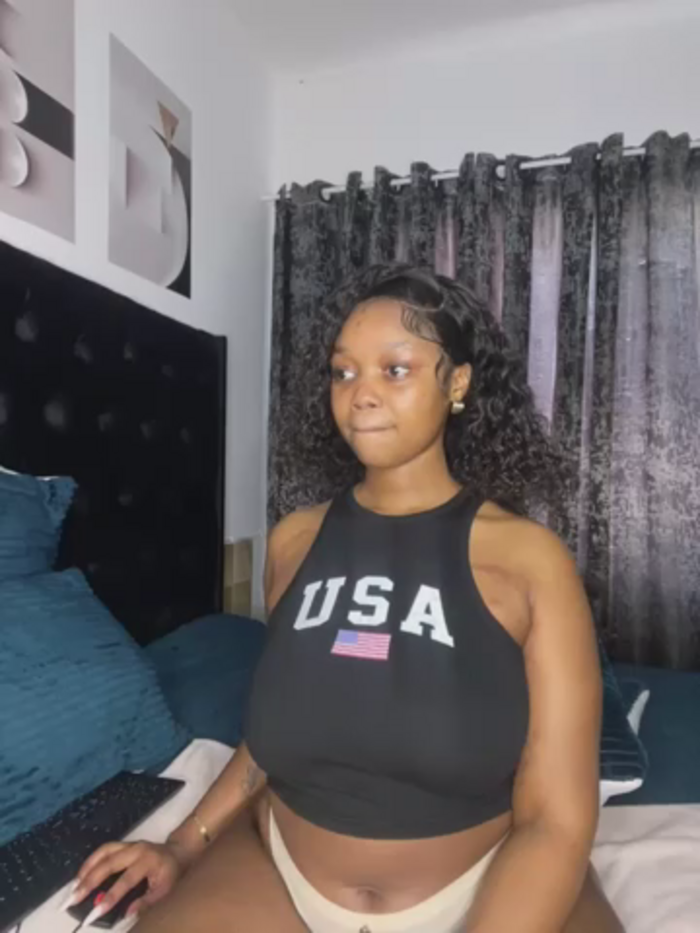 QueenTee23