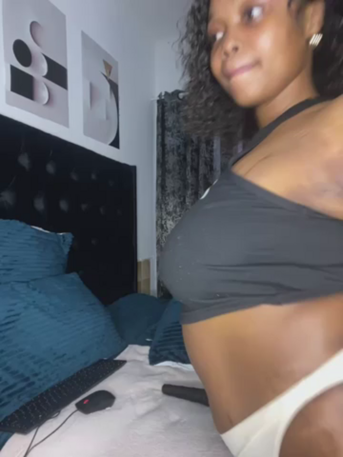 QueenTee23