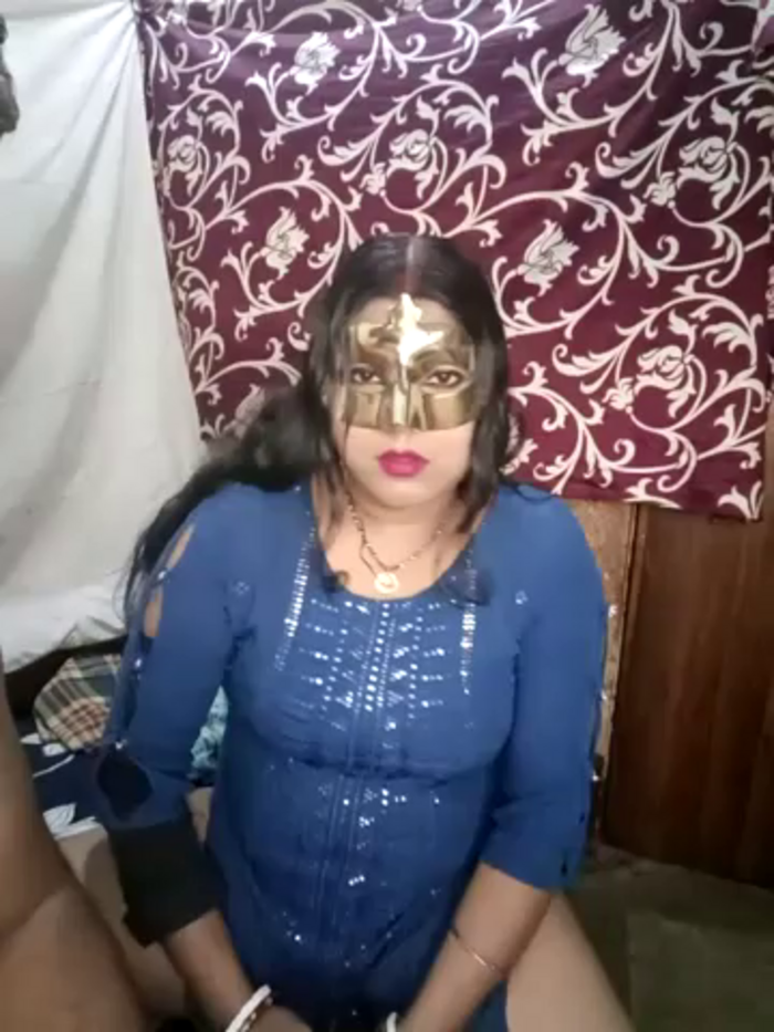 Hot_muskaan