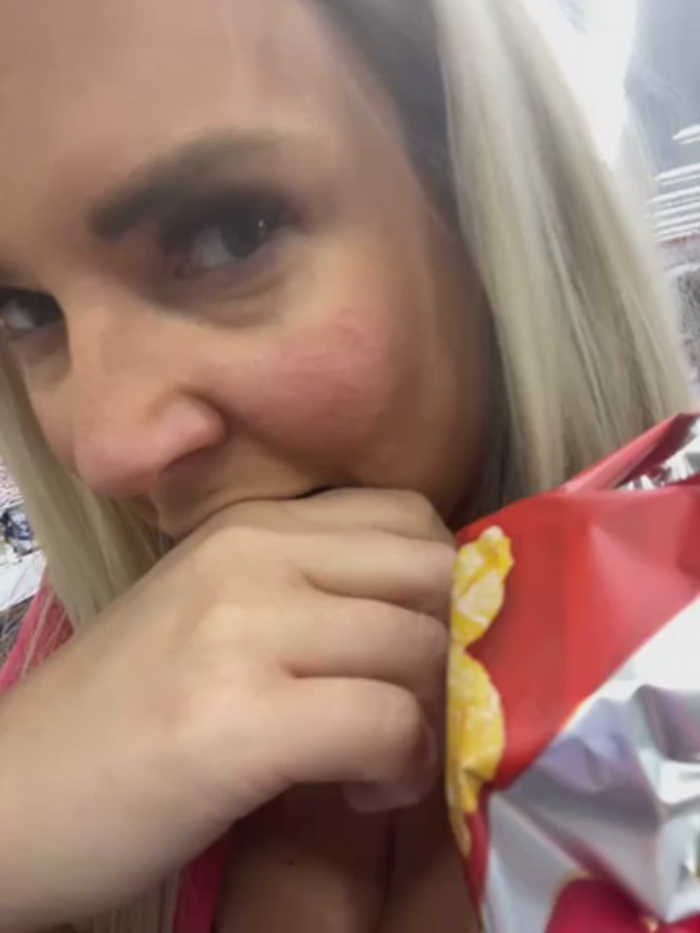 Bustyblondebabe32
