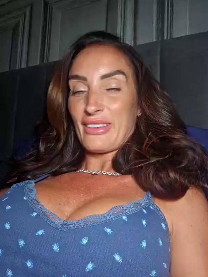 busty-milf-harper