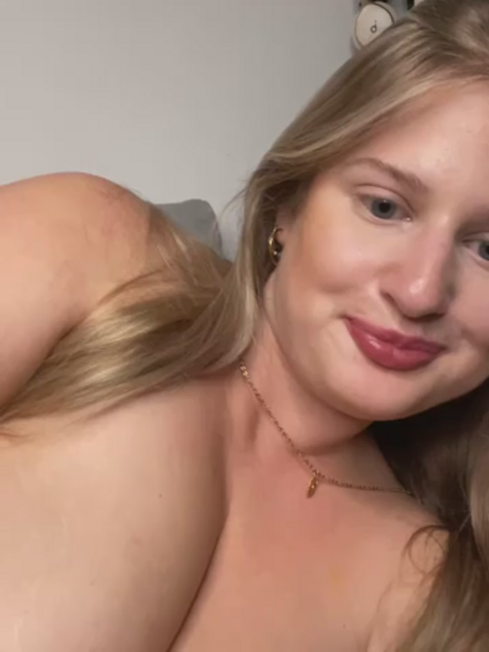 Busty-Ellie